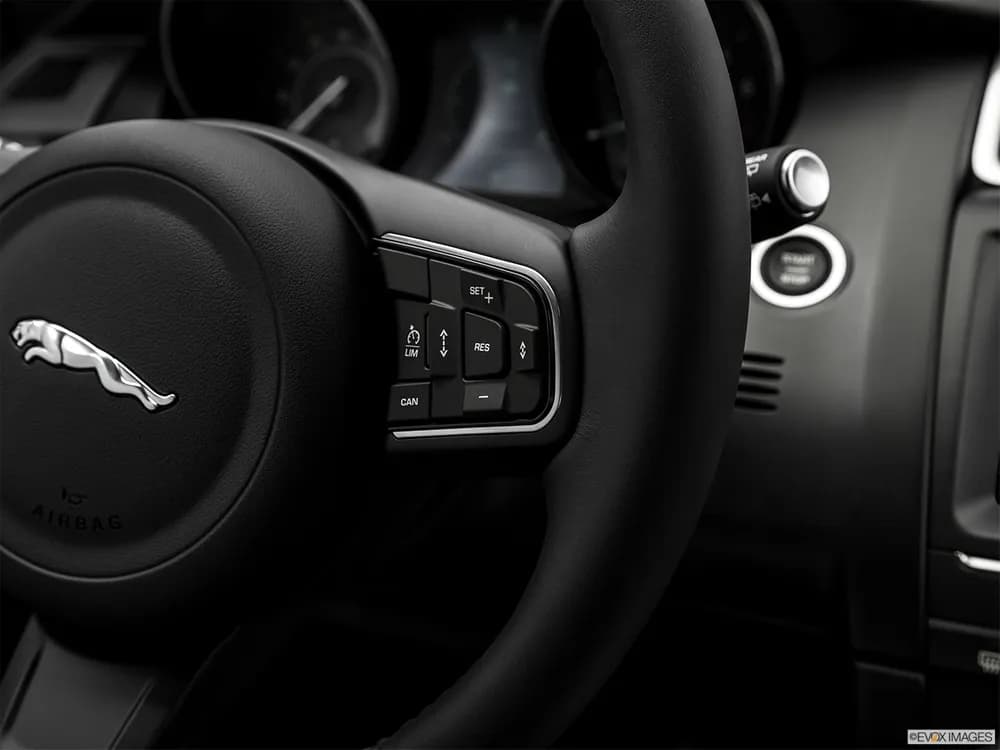 Jaguar E-Pace 2019 2.0T Standard (200 PS)