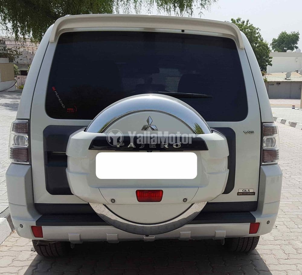 ميتسوبيشي باجيرو الجيل الرابع 3.6L 2012 مستعملة