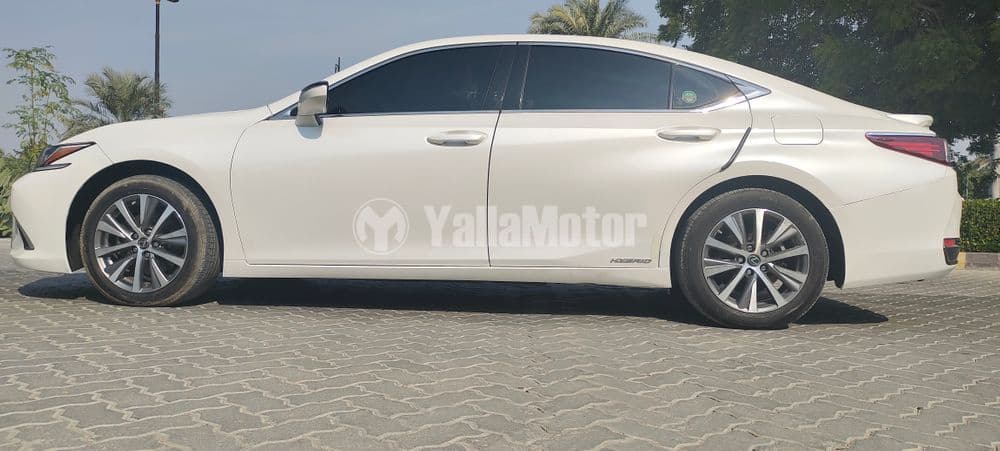 لكزس الفئة إي أس 2020 مستعملة