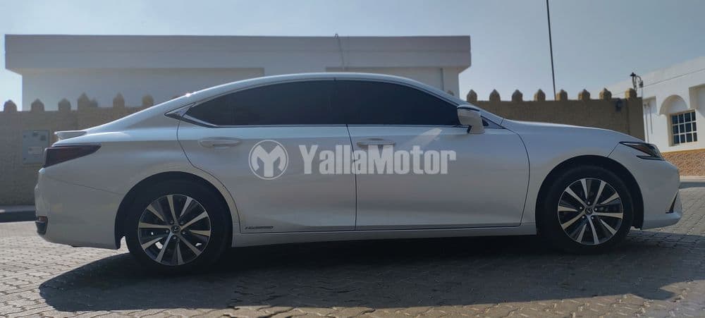 لكزس الفئة إي أس 2020 مستعملة