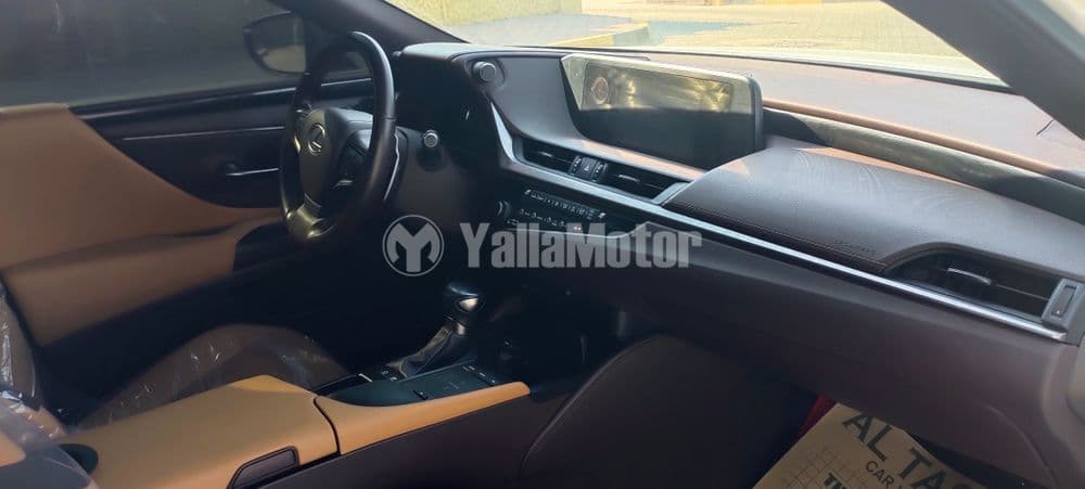 لكزس الفئة إي أس 2020 مستعملة