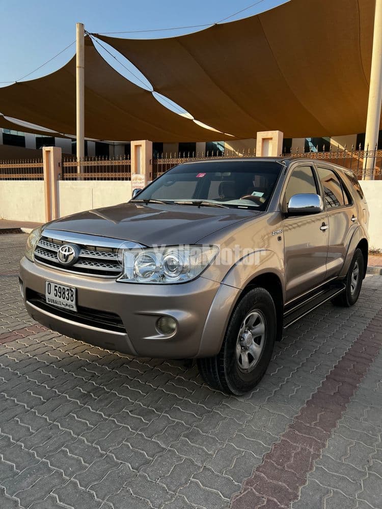 مستعملة تويوتا فورتشنر 2.7L 4X4 2009