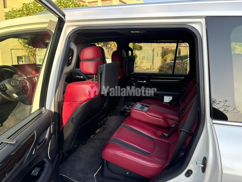 لكزس أل أكس 570 5 door 5.7L 2019 مستعملة