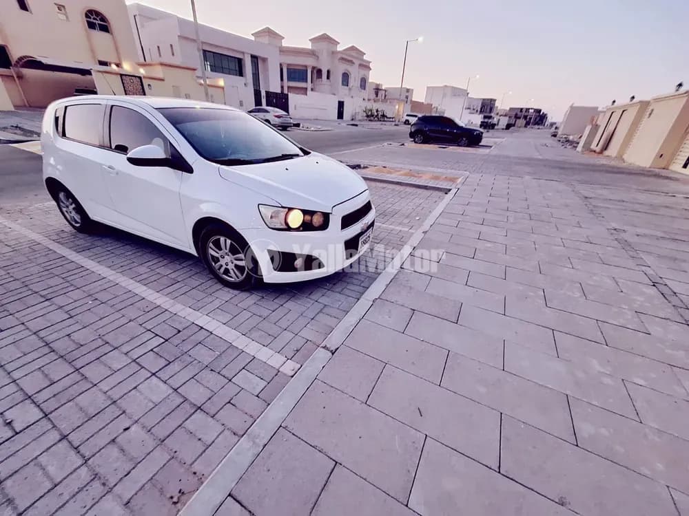 Used Chevrolet Sonic 1.6 LS Hatchback 2014