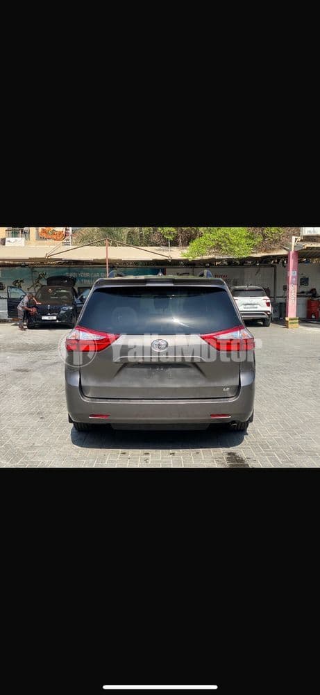 Used Toyota Sienna 2018