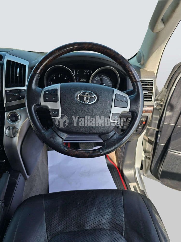 مستعملة تويوتا لاند كروز 2014