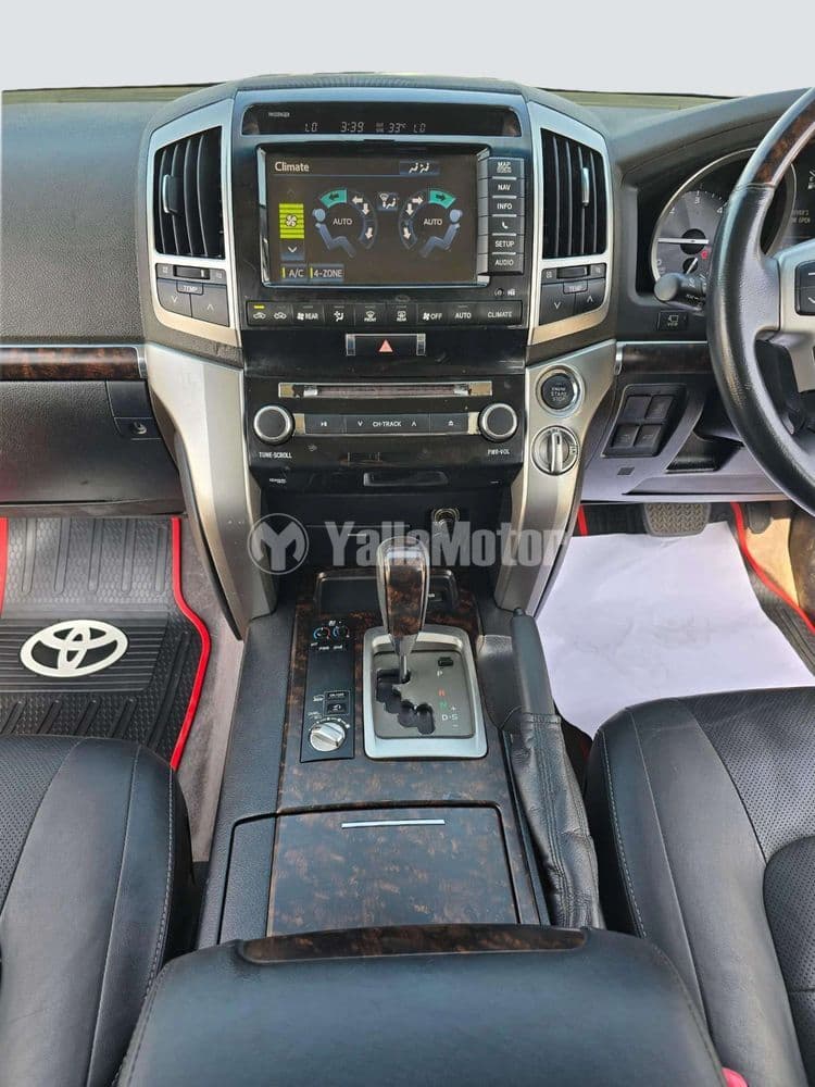 مستعملة تويوتا لاند كروز 2014