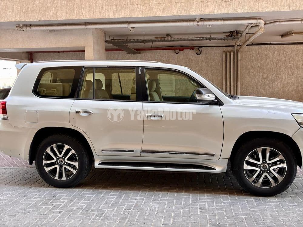 مستعملة تويوتا لاند كروزر 4.6L GXR 2016