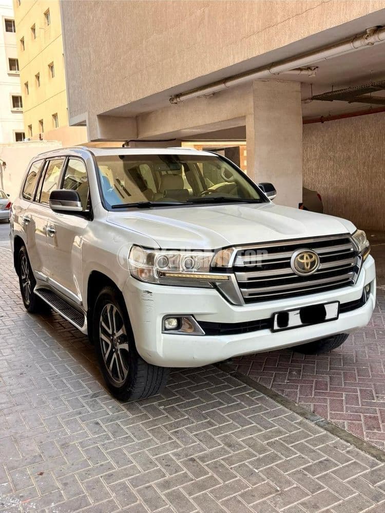 مستعملة تويوتا لاند كروزر 4.6L GXR 2016