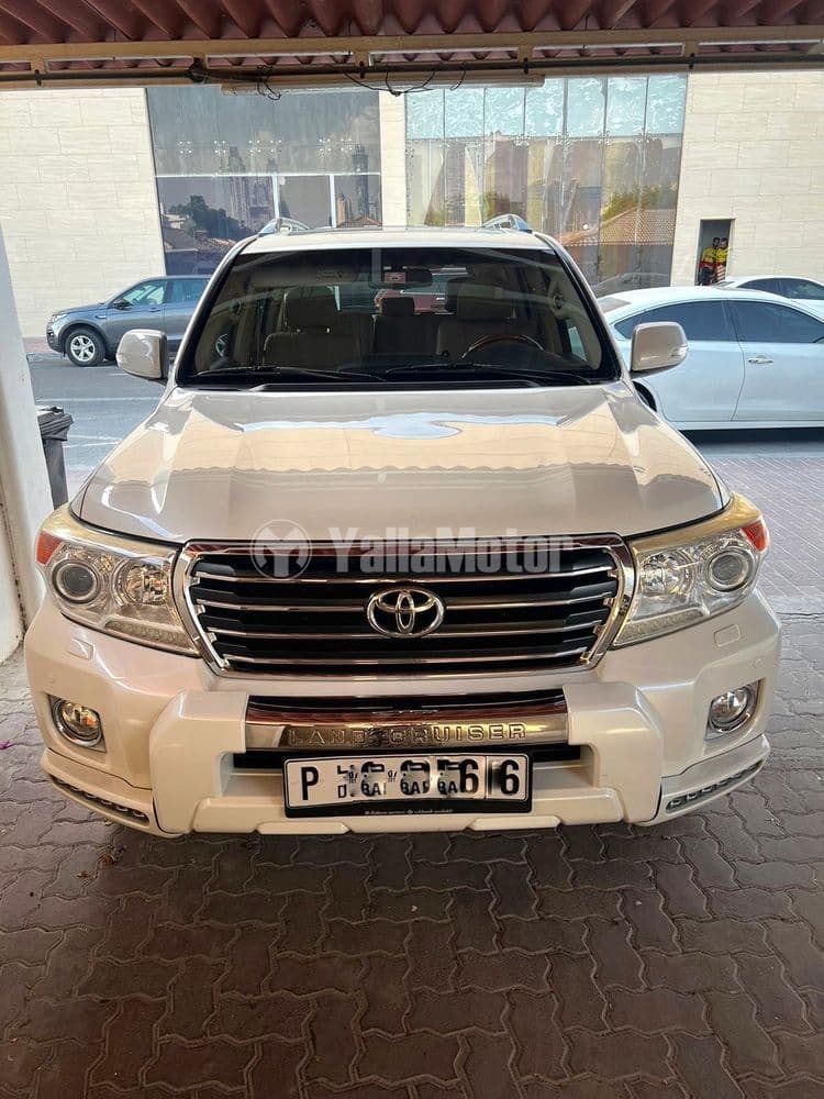 Used Toyota Land Cruiser 5.7 GXR 2014