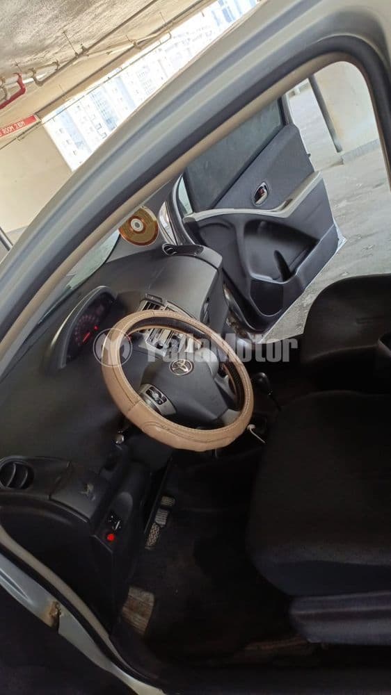 مستعملة تويوتا يارس هاتشباك Hatchback 2011