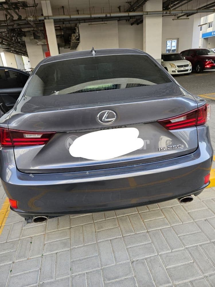 مستعملة لكزس IS250 2015