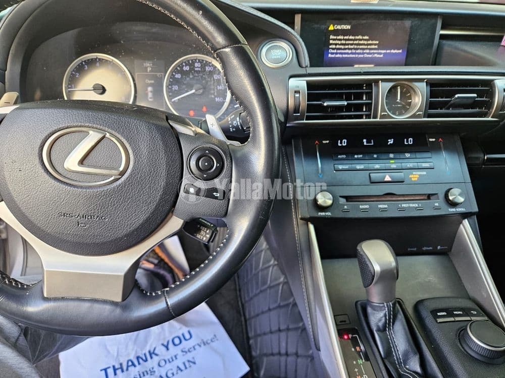 مستعملة لكزس IS250 2015