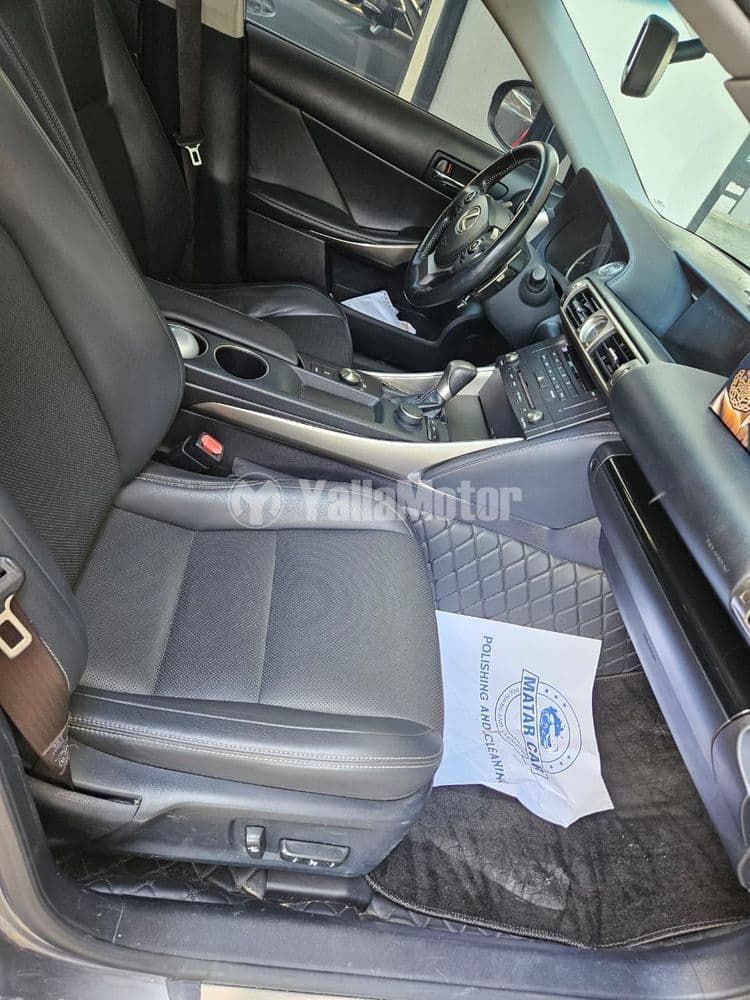 مستعملة لكزس IS250 2015