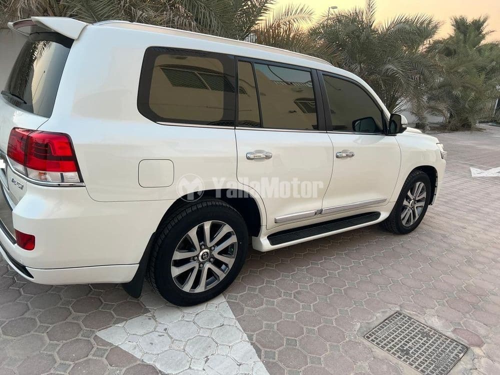 تويوتا لاند كروزر 5.7L VXR 2018 مستعملة