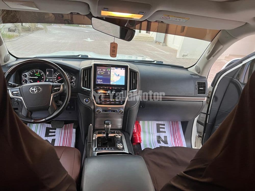 تويوتا لاند كروزر 5.7L VXR 2018 مستعملة