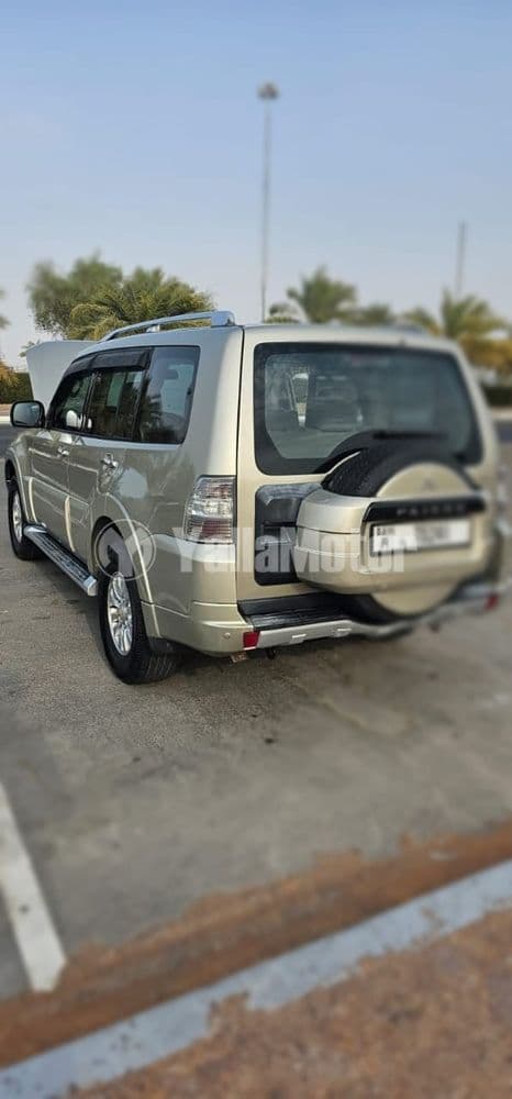 ميتسوبيشي باجيرو 3.8L 5 Door Mid 2010 مستعملة