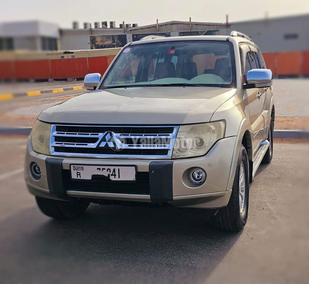 ميتسوبيشي باجيرو 3.8L 5 Door Mid 2010 مستعملة