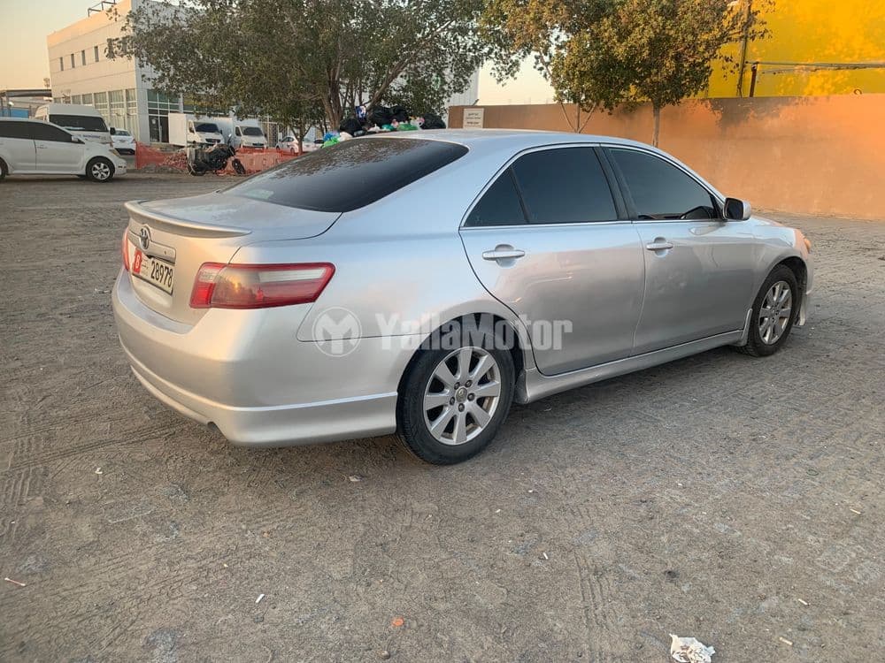 تويوتا كامري 2.5L GLE 178 HP w/ Sunroof 2007 مستعملة