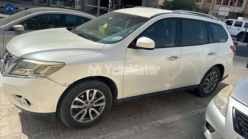 نيسان باثفايندر 3.5L S 4WD 2015 مستعملة