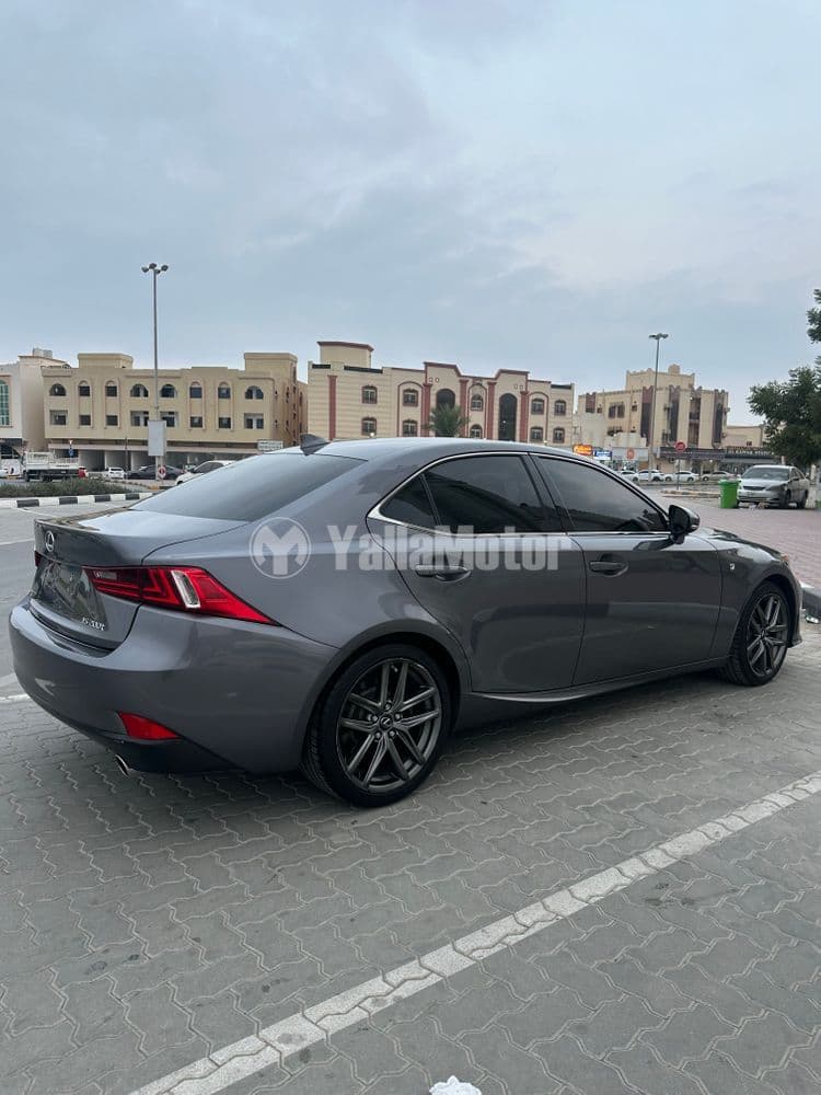 لكزس آي أس اف 2016 مستعملة