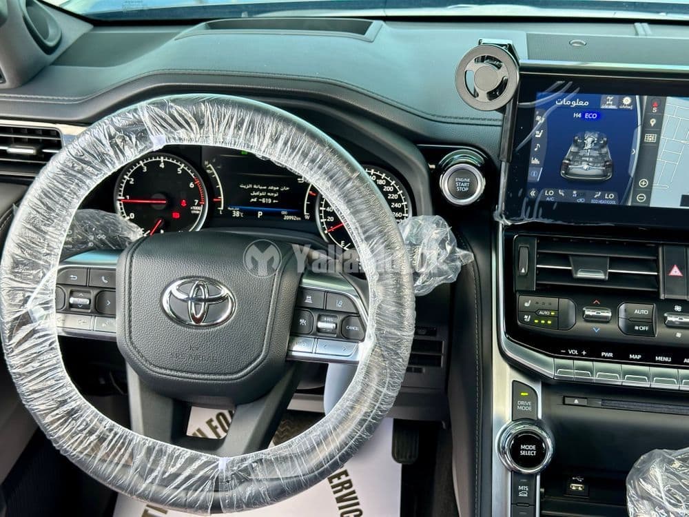 تويوتا لاند كروزر 4.6L GXR 2024 مستعملة