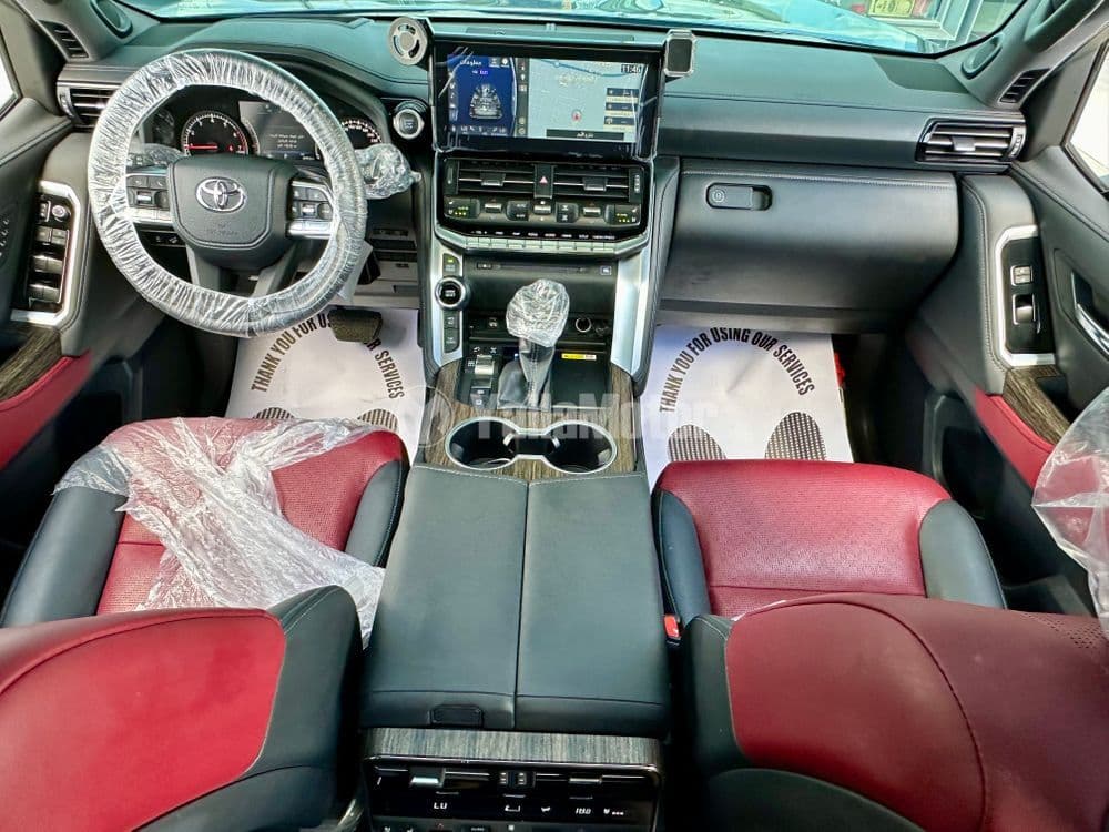 تويوتا لاند كروزر 4.6L GXR 2024 مستعملة