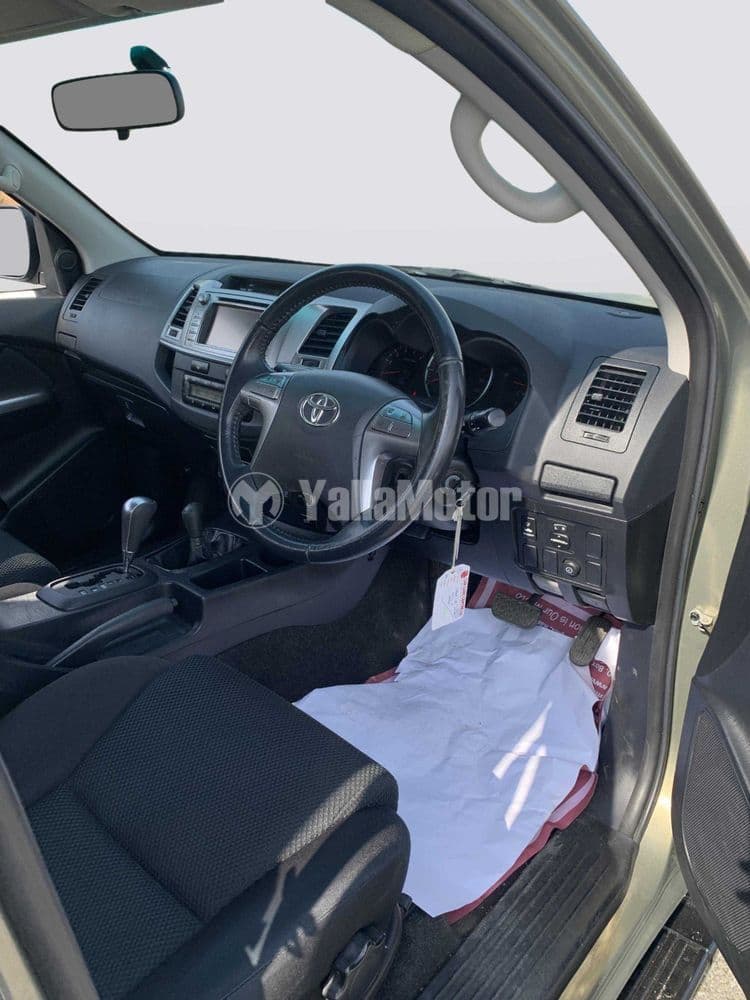 Used Toyota Hilux 2014