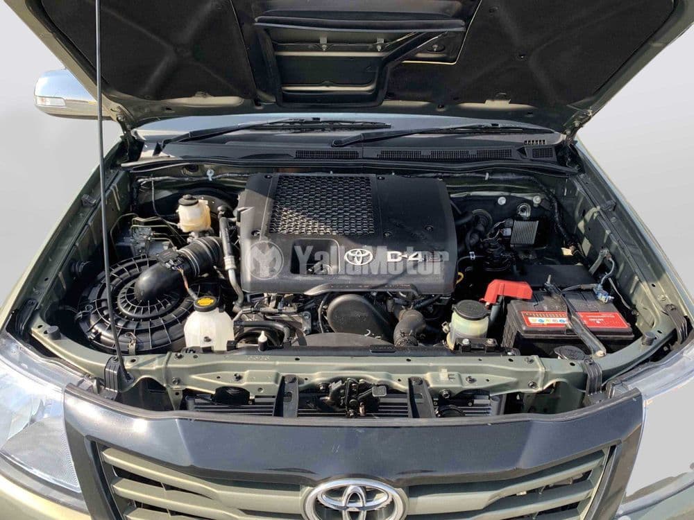 Used Toyota Hilux 2014
