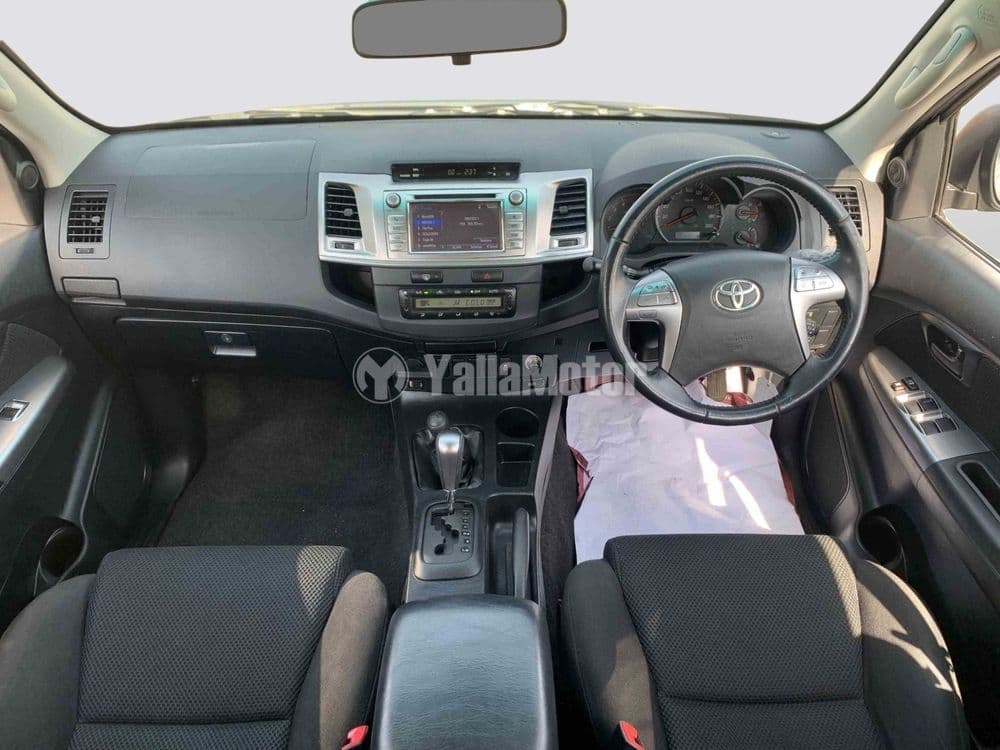 Used Toyota Hilux 2014