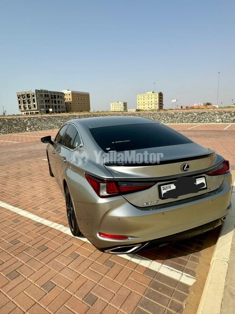 لكزس إي أس 350 4 door 3.5L 2022 مستعملة