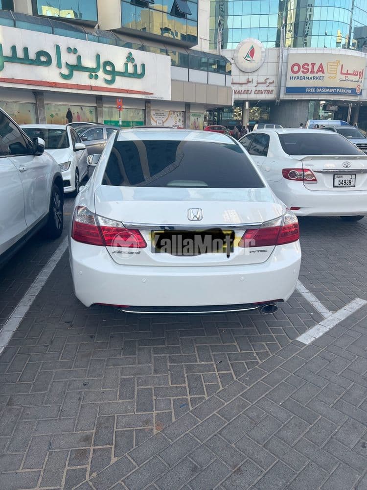 هوندا أكورد 2.4 لتر ال أكس+ فتحة سقف + عجلات من الألومنيوم 2014 مستعملة