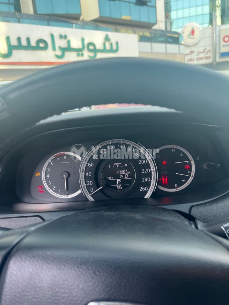 هوندا أكورد 2.4 لتر ال أكس+ فتحة سقف + عجلات من الألومنيوم 2014 مستعملة