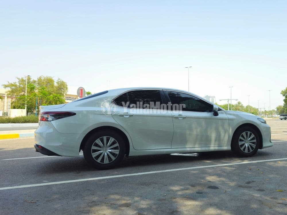 مستعملة تويوتا كامري 2.5L LE Hybrid 212 HP 2021