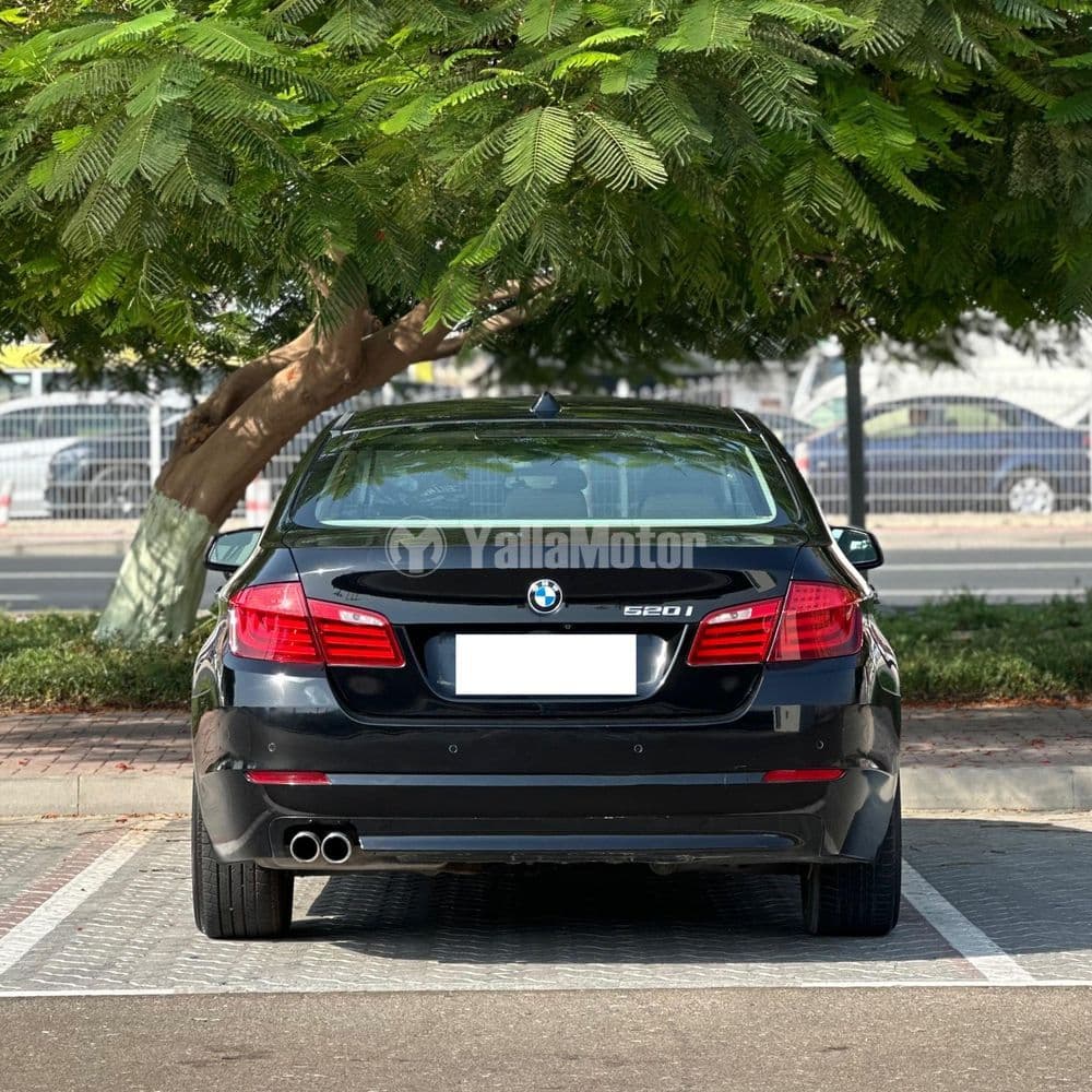 مستعملة بي إم دبليو الفئة الخامسة - سيدان 520i 2013