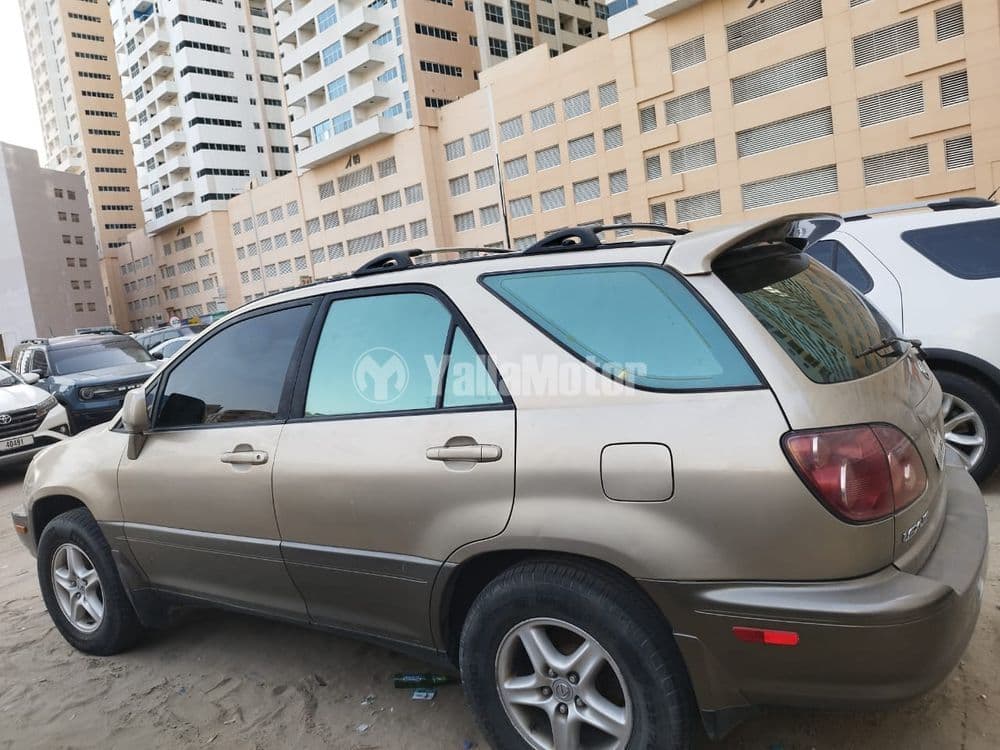 مستعملة لكزس آر اكس 2000