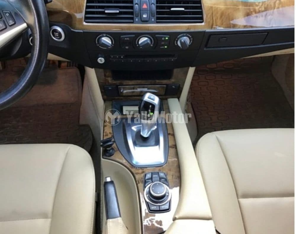 مستعملة بي إم دبليو الفئة الخامسة - سيدان 520i 2010