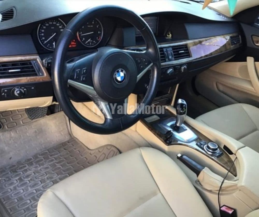 مستعملة بي إم دبليو الفئة الخامسة - سيدان 520i 2010