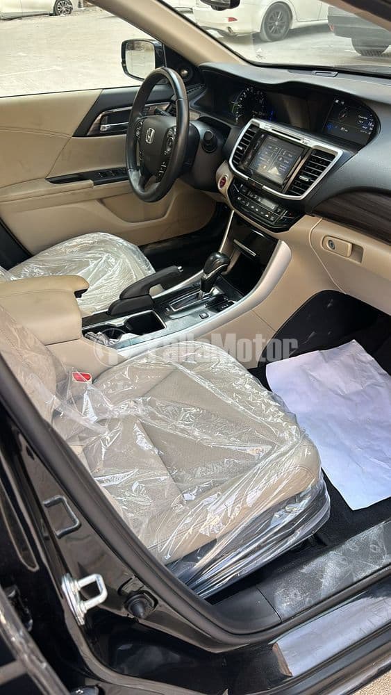 هوندا أكورد 2.0L EXL Hybrid 2017 مستعملة