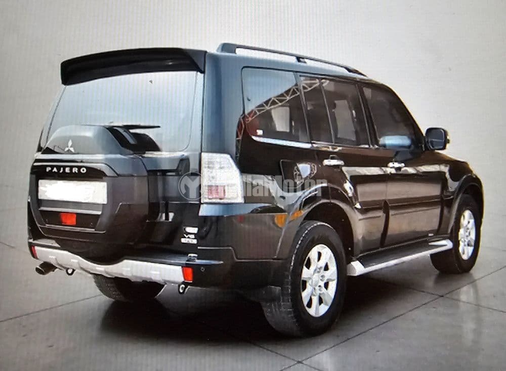 Used Mitsubishi 4th Generation Pajero 3.6L 2015