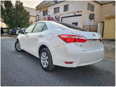 Used Toyota Corolla 2.0 L SE 2015