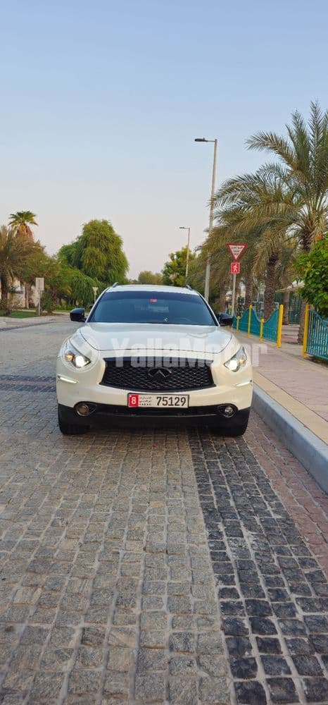 انفينيتي كيو اكس70 3.7L Luxe Sensory 2016 مستعملة