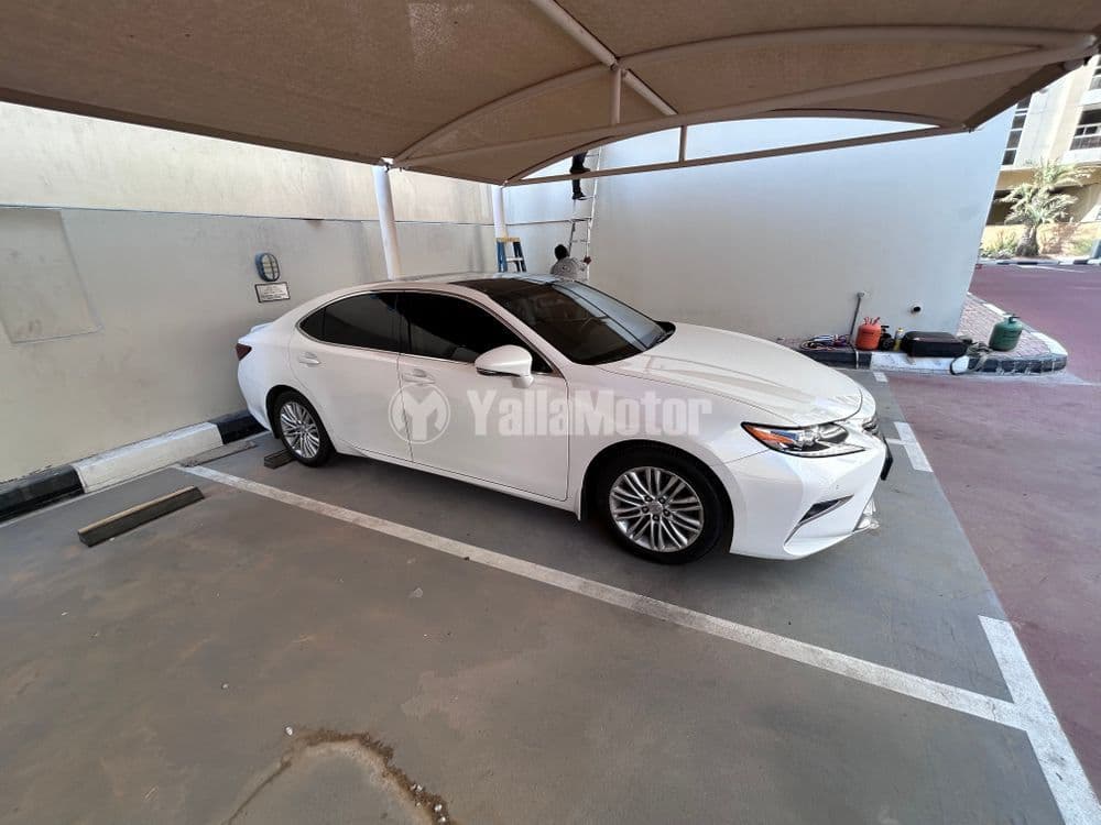 مستعملة لكزس إي أس 350 4 door 3.5L 2016