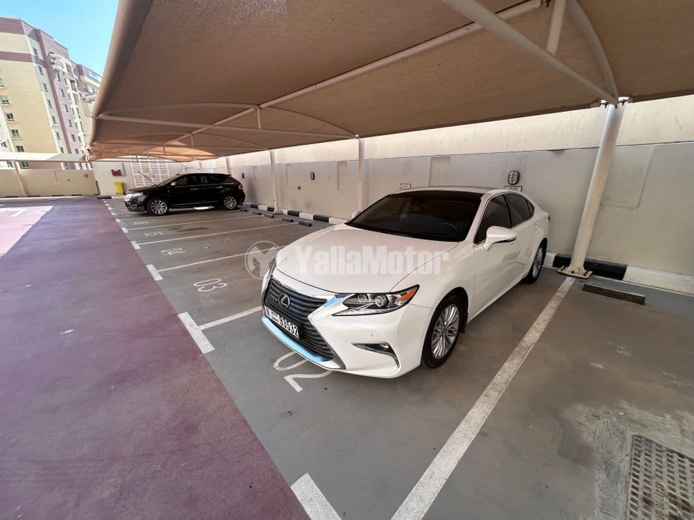 مستعملة لكزس إي أس 350 4 door 3.5L 2016