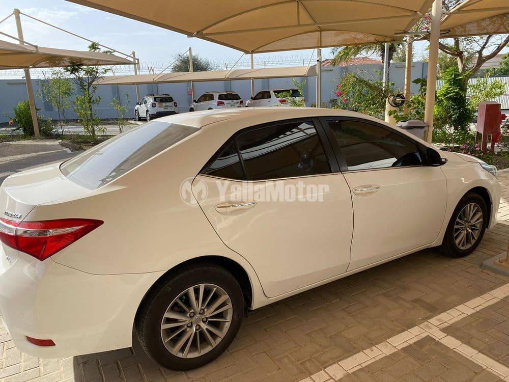 تويوتا كورولا 2.0L SE Plus 2015 مستعملة