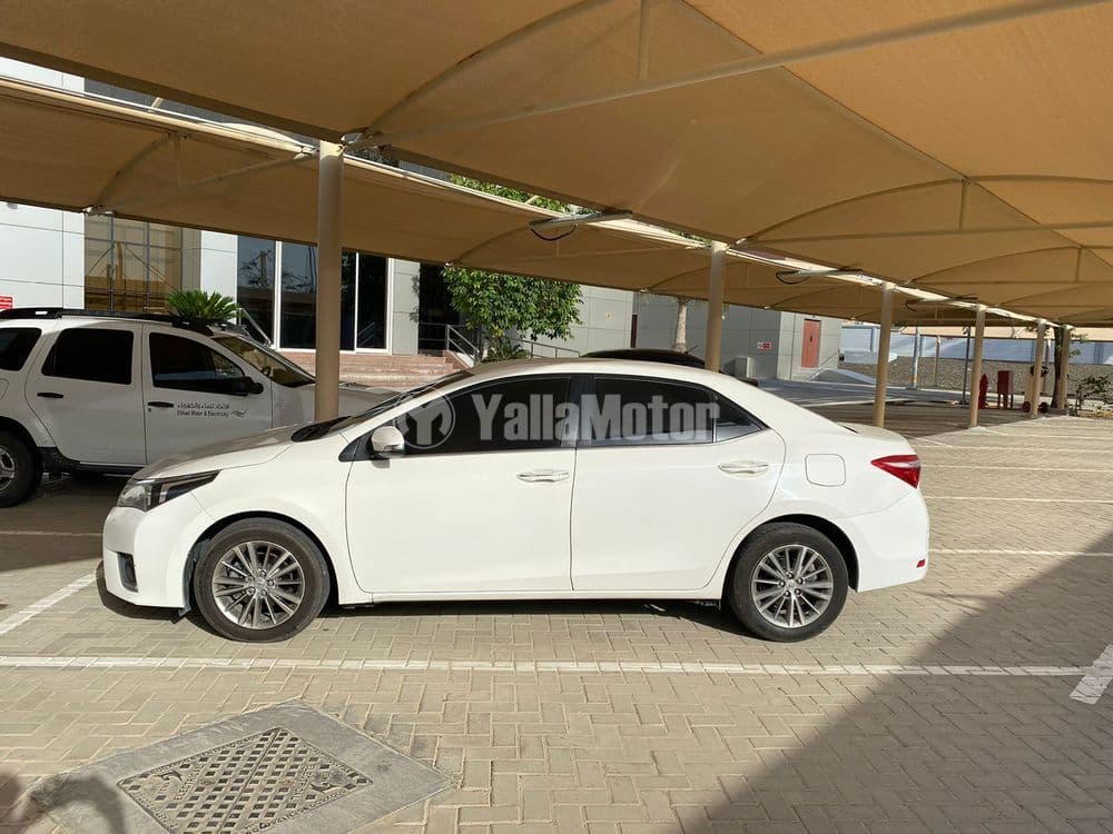 تويوتا كورولا 2.0L SE Plus 2015 مستعملة