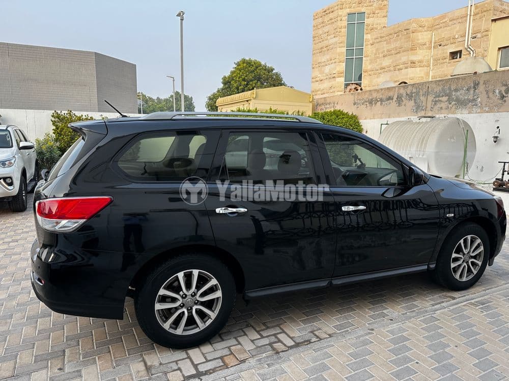 مستعملة نيسان باثفايندر 3.5L SL 2WD 2015