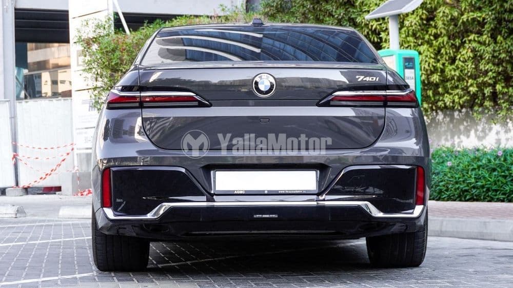 بي إم دبليو الفئة السابعة 740i 2023 مستعملة