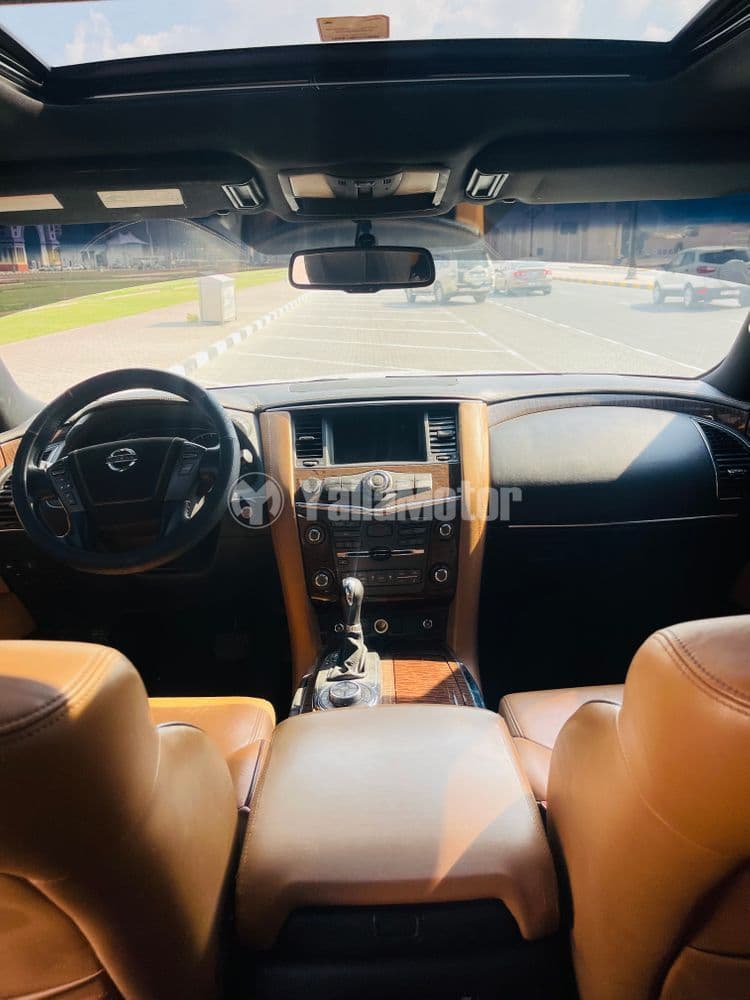 مستعملة نيسان باترول 5.6L LE Platinum 2010