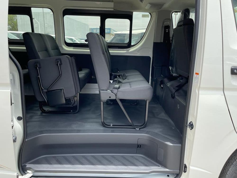 الجديد تويوتا هايس 2.5L Commuter M/T 2025